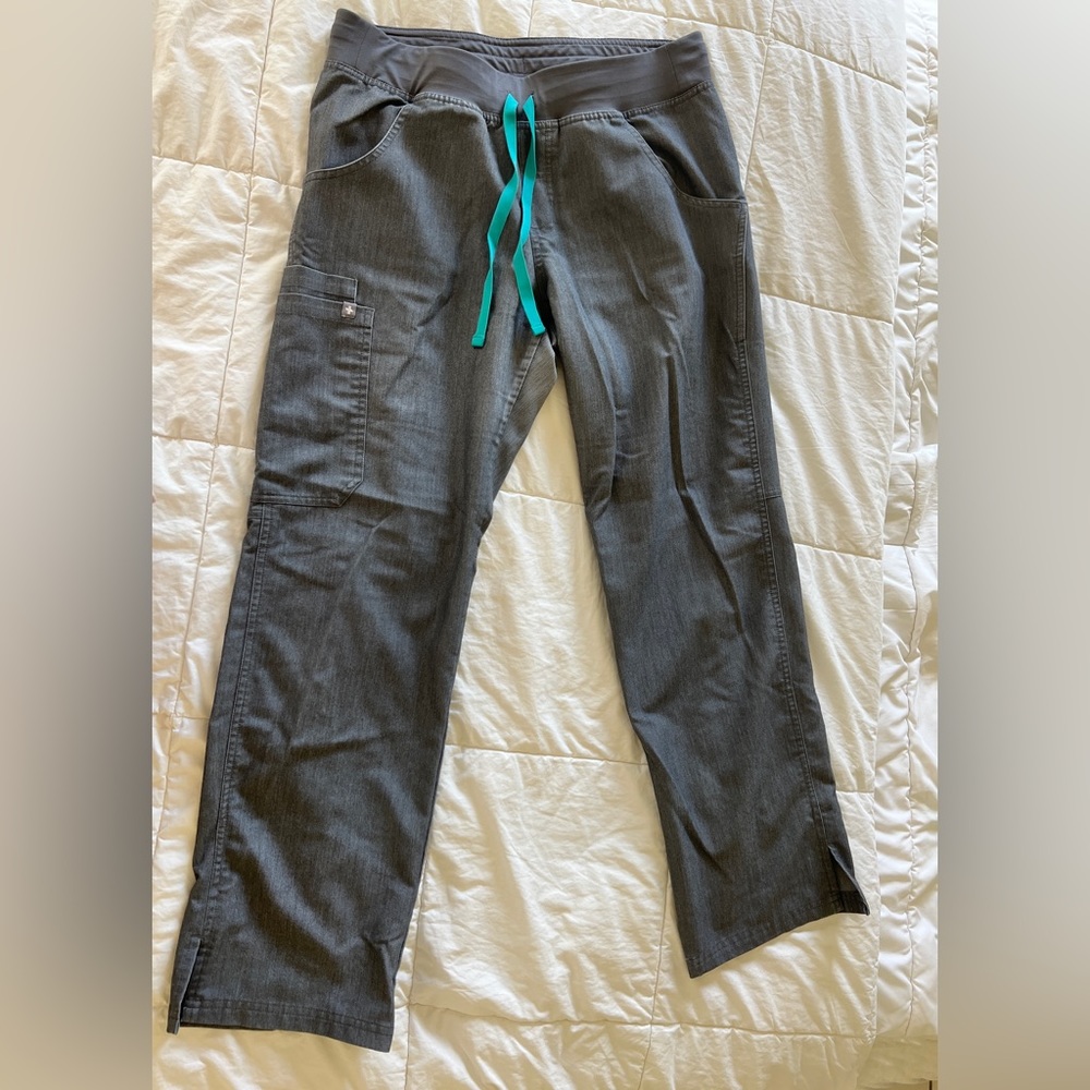 FIGS KADE CARGO SCRUB PANTS SIZE SP GRAPHITE